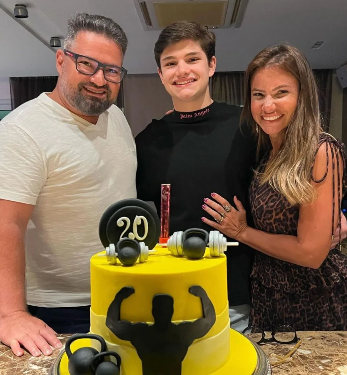 Vanessa e Mário Queirós festejam os 20 anos do primogênito, Pedro