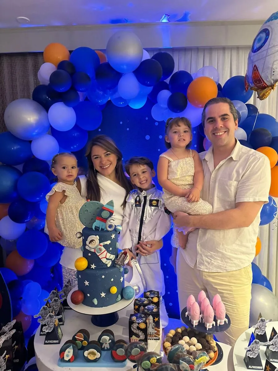 Ticiana e Alfredo Lima festejam os seis anos de Alfredinho com animada festa do pijama