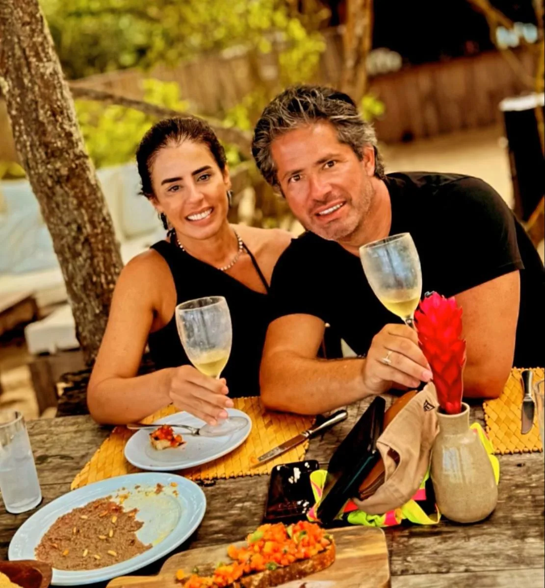 Melania e Fernando Rodrigues Filho curtem momento a dois em Trancoso