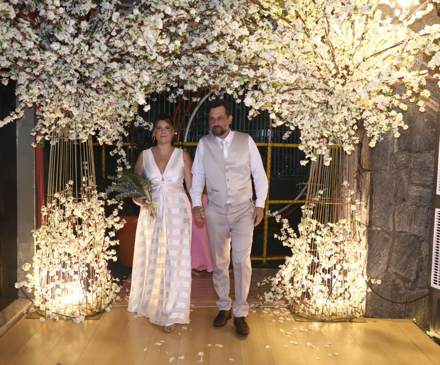 Nyeli Pessoa e Beto Baptista casam em cerimônia intimista no Eco Clube do Cocó