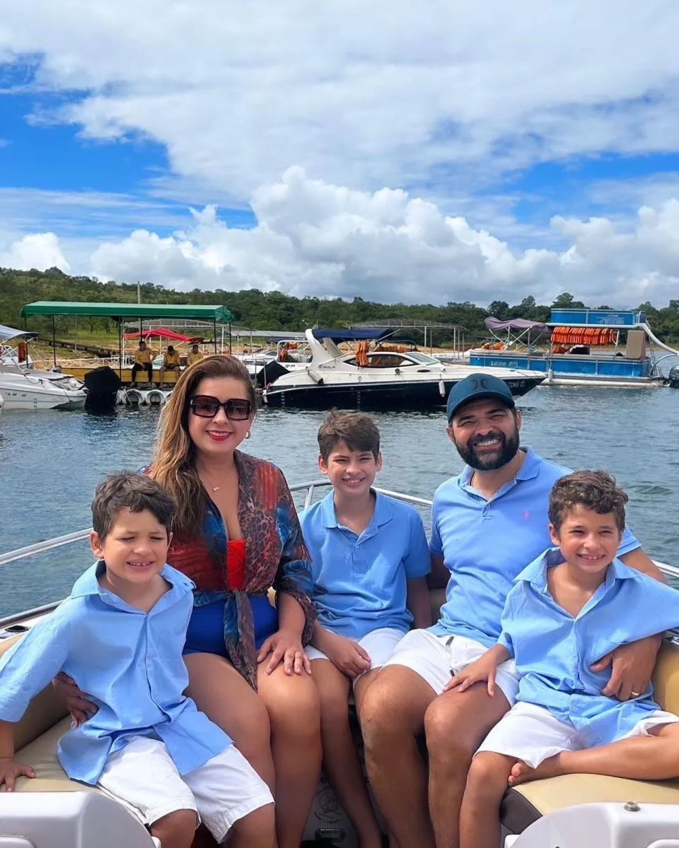 Camila Ximenes e Jacob Stevenson aproveitando dias em Minas Gerais com os filhos