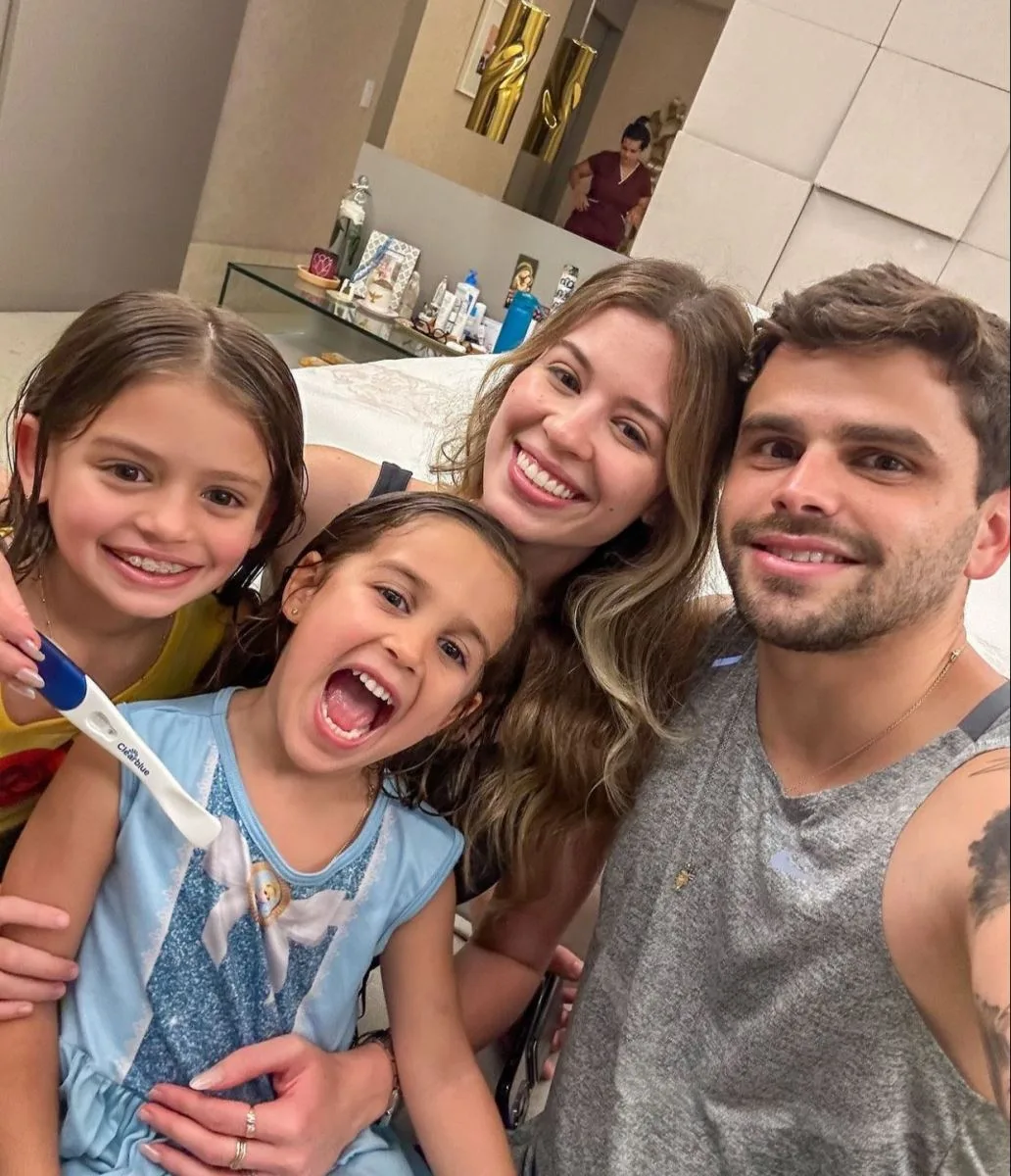Isabela Franklin e Ivan Bezerra Neto celebram o terceiro aviso da cegonha
