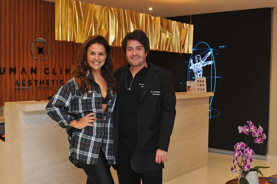 “Fiquei chocada com o resultado da esteira, é muito intenso mesmo o processo, vai fazendo uma drenagem enquanto você caminha. As tecnologias da Human Clinic me encantaram”, disse a atriz Paloma Bernardi.