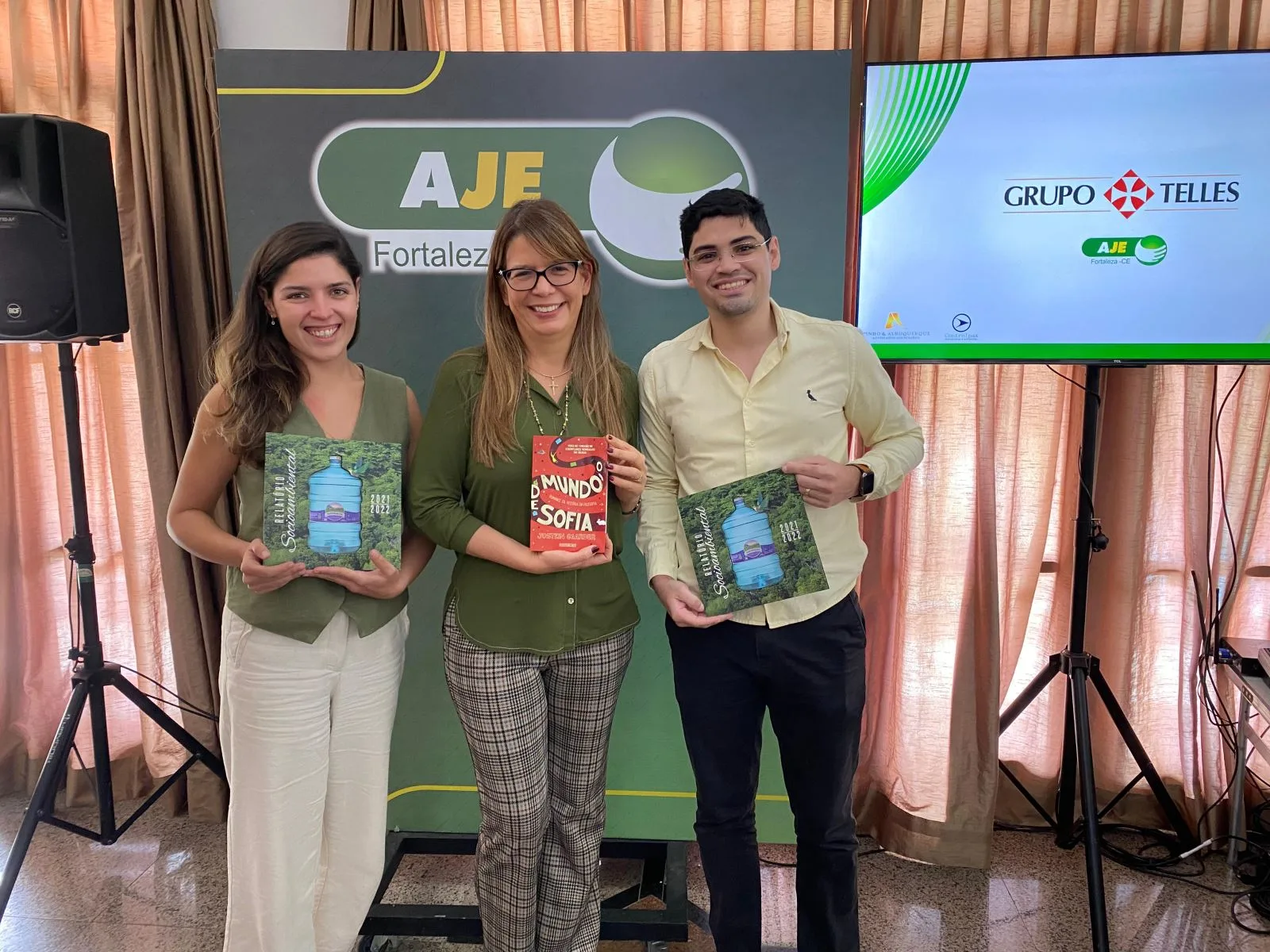Aline Telles destaca momentos importantes de sua trajetória em evento da AJE Fortaleza