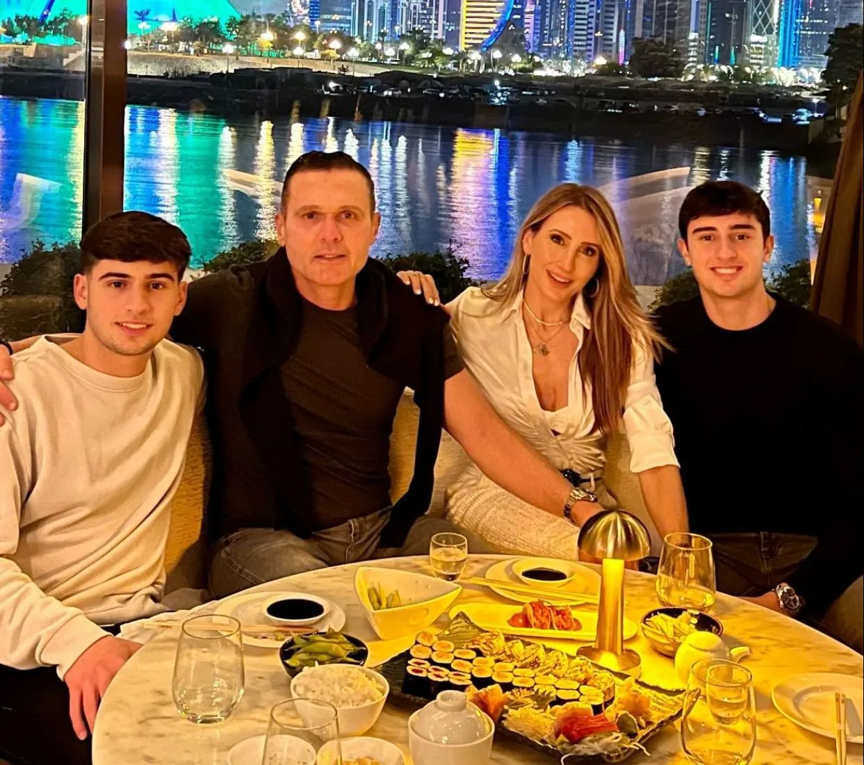 Melaine e Eduardo Diogo curtem dias de lazer e turismo com a família em Doha, Qatar