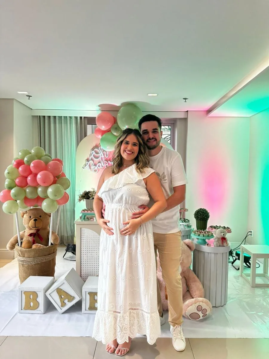 Larissa Torres e Gabriel Peixoto celebram Maria Liz em chá revelação