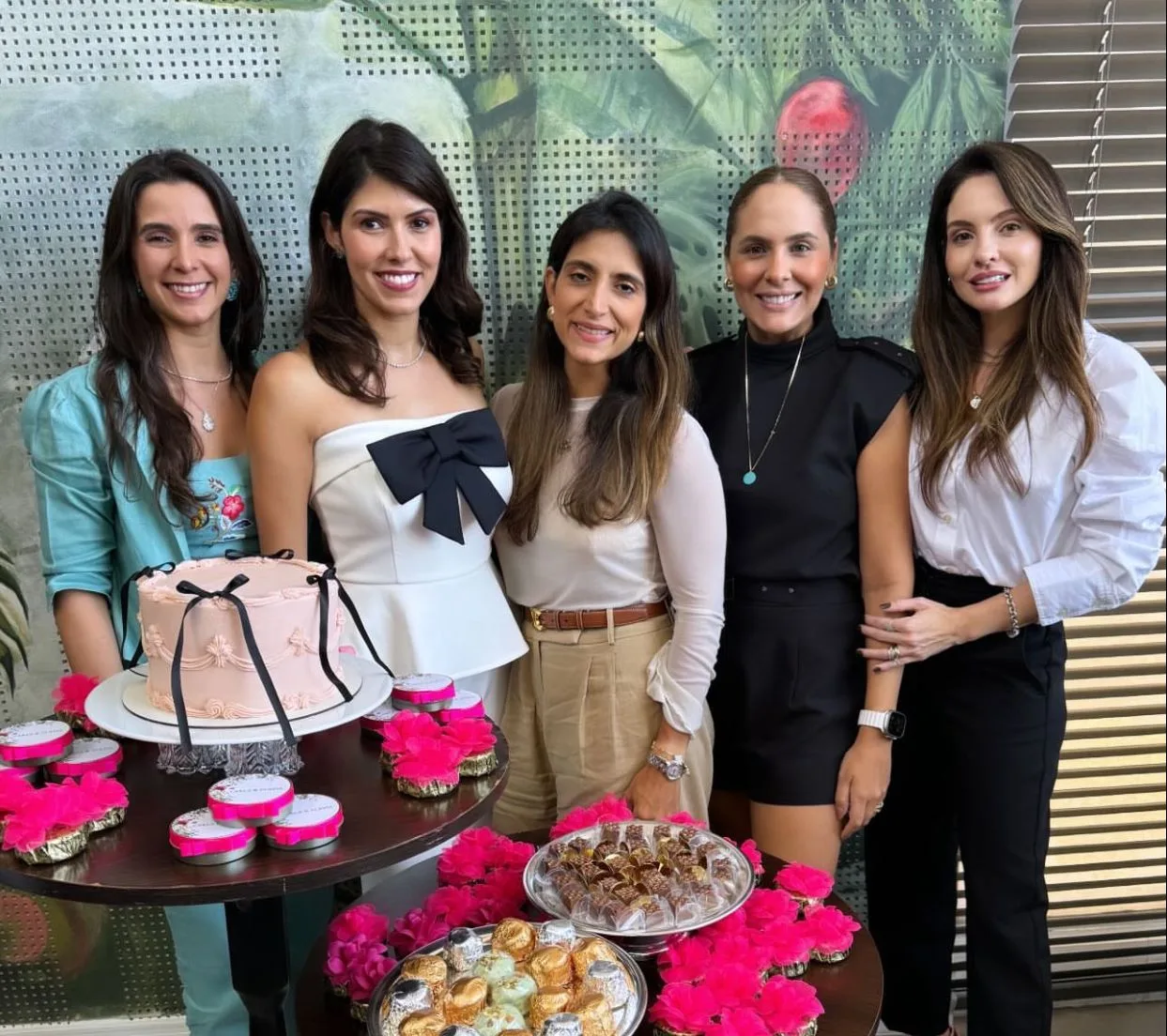 Flávia Laprovitera celebra a nova primavera entre amigos e familiares