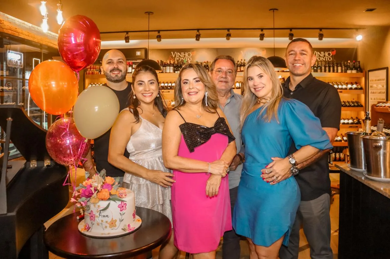 Ana Lúcia Teixeira celebra B-Day com muita alegria