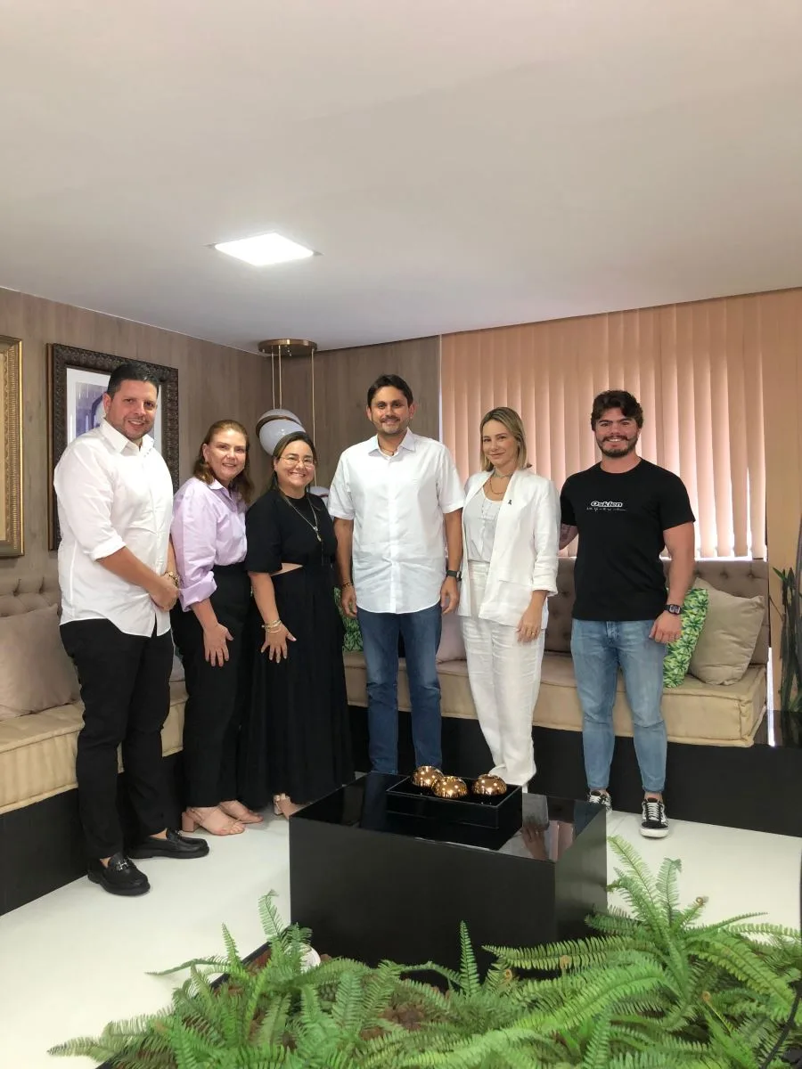 Ministro Juscelino Filho, das Comunicações, visita Grupo Cidade
