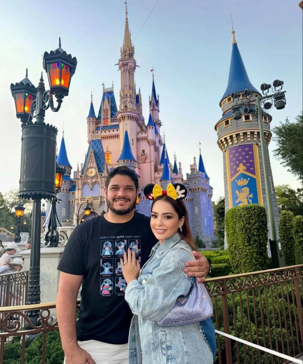 Luiza Gazzineo e Felipe Cabral curtem dias de diversão na Disney