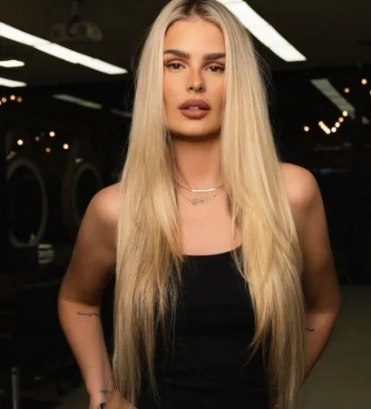 Yasmin Brunet apresenta as novas madeixas