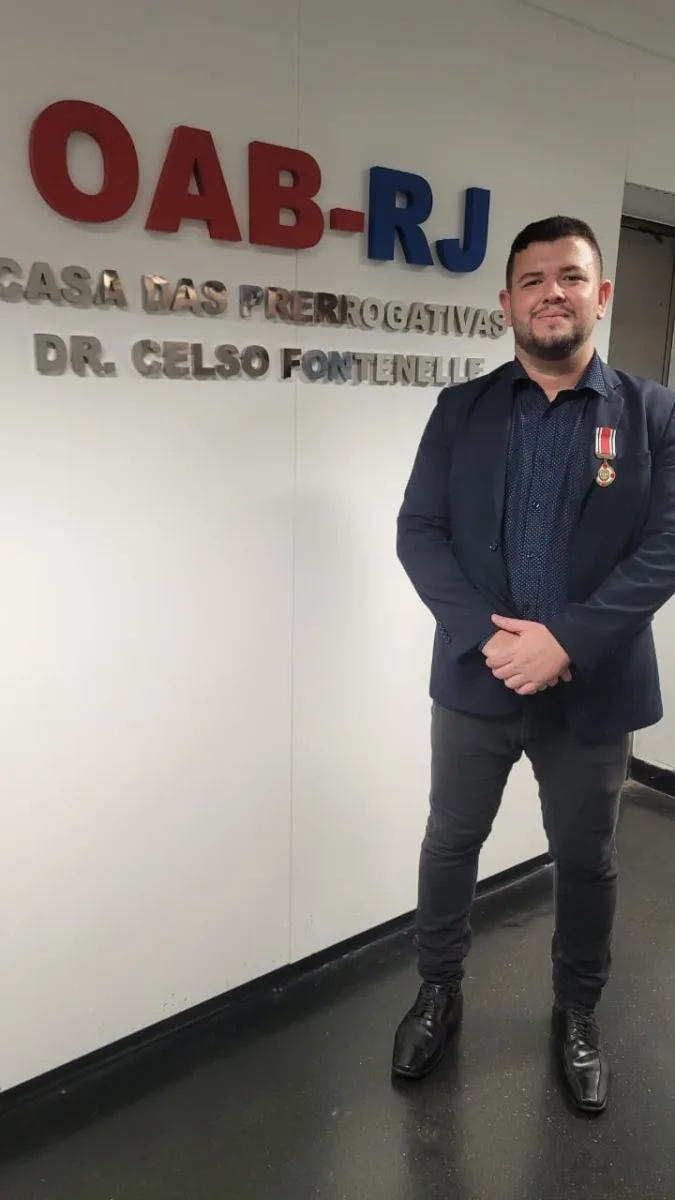 Advogado cearense Oswaldo Cardoso foi condecorado com a Medalha Mérito Jurídico pela AIEB
