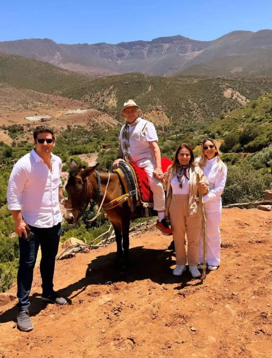 Fernanda Levy e Omar Macedo se aventuram na África com Patrícia e Amarílio Macedo
