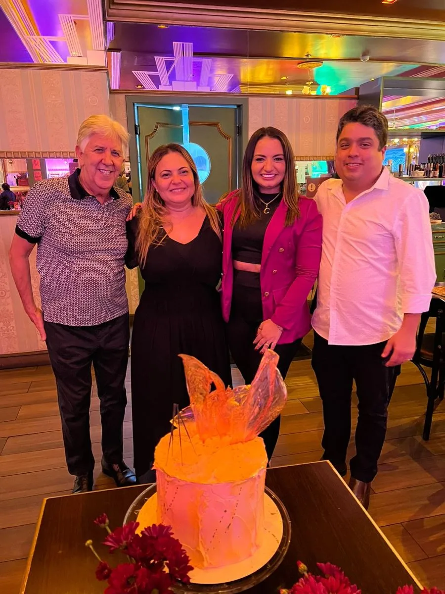 Cleane Fontenele prestigia aniversário de Tati Oliva