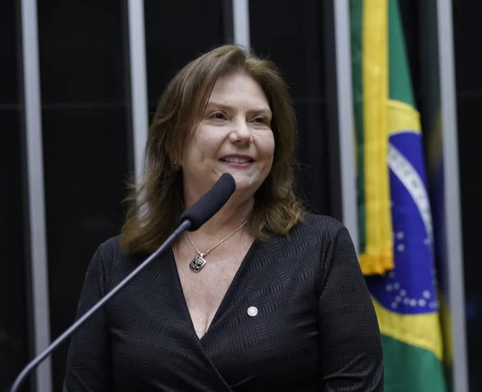 Grupo Cidade homenageia Fernanda Pessoa com Troféu Destaque da Cidade 2024