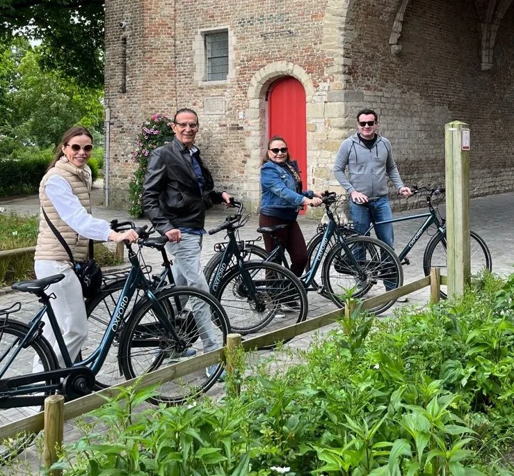 Fernando Gurgel, Aristófanes Canamary, Vânia Canamary e Cristiane Canamary se divertem em Bruges