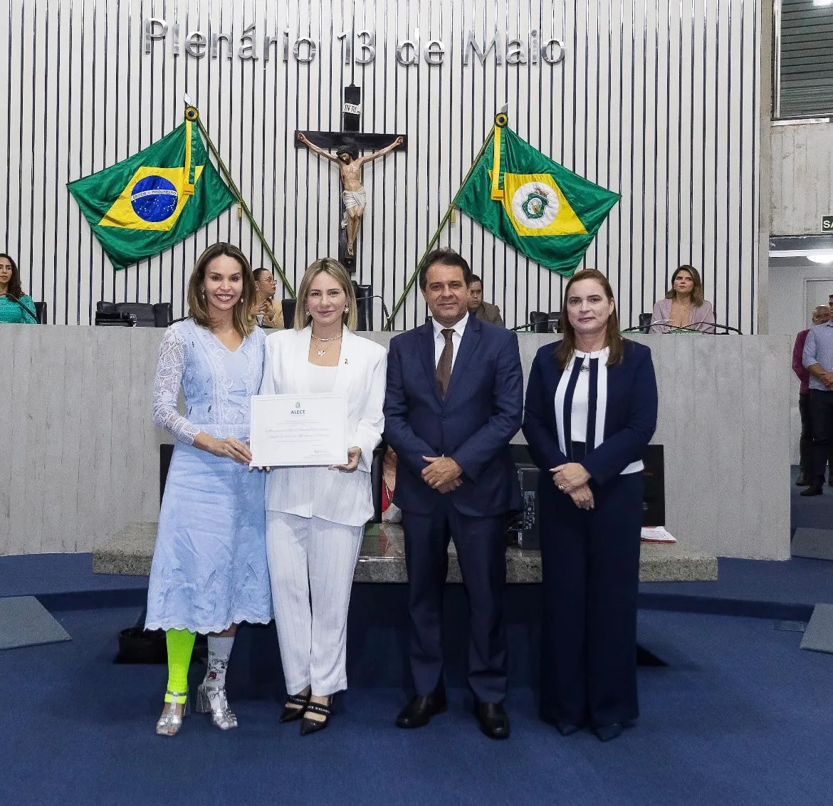 Sancionada Lei de Gabriella Aguiar que institui campanha “Meias Descasadas”
