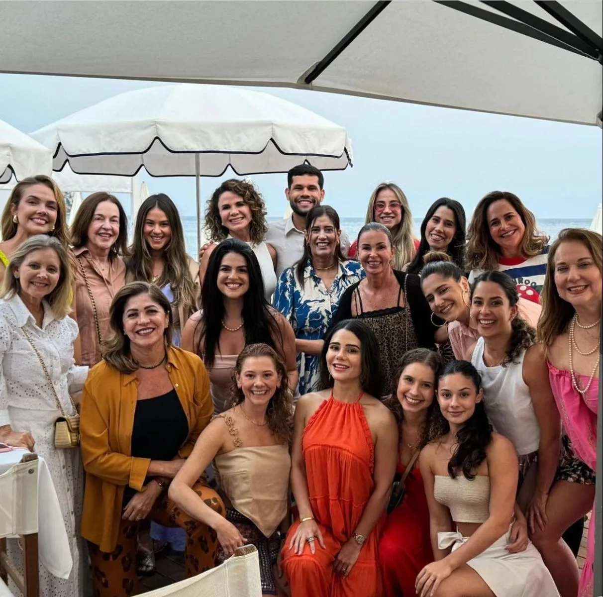 Roberta Fernandes e Luiziane Cavalcante embarcam com turma de amigas para trip europeia