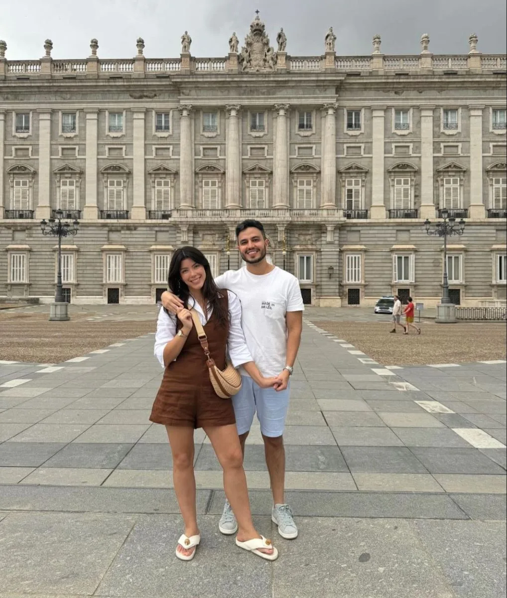 Marcela Romcy é surpreendida com pedido de casamento de Lucas Lima na Europa