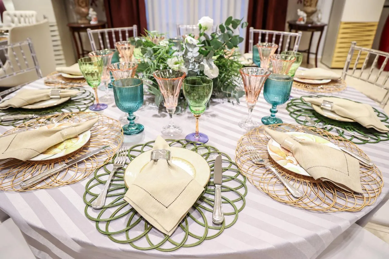 Excelência de Villa Eliza na mesa posta do b-day de Mayara Silva atraiu olhares e causou frisson
