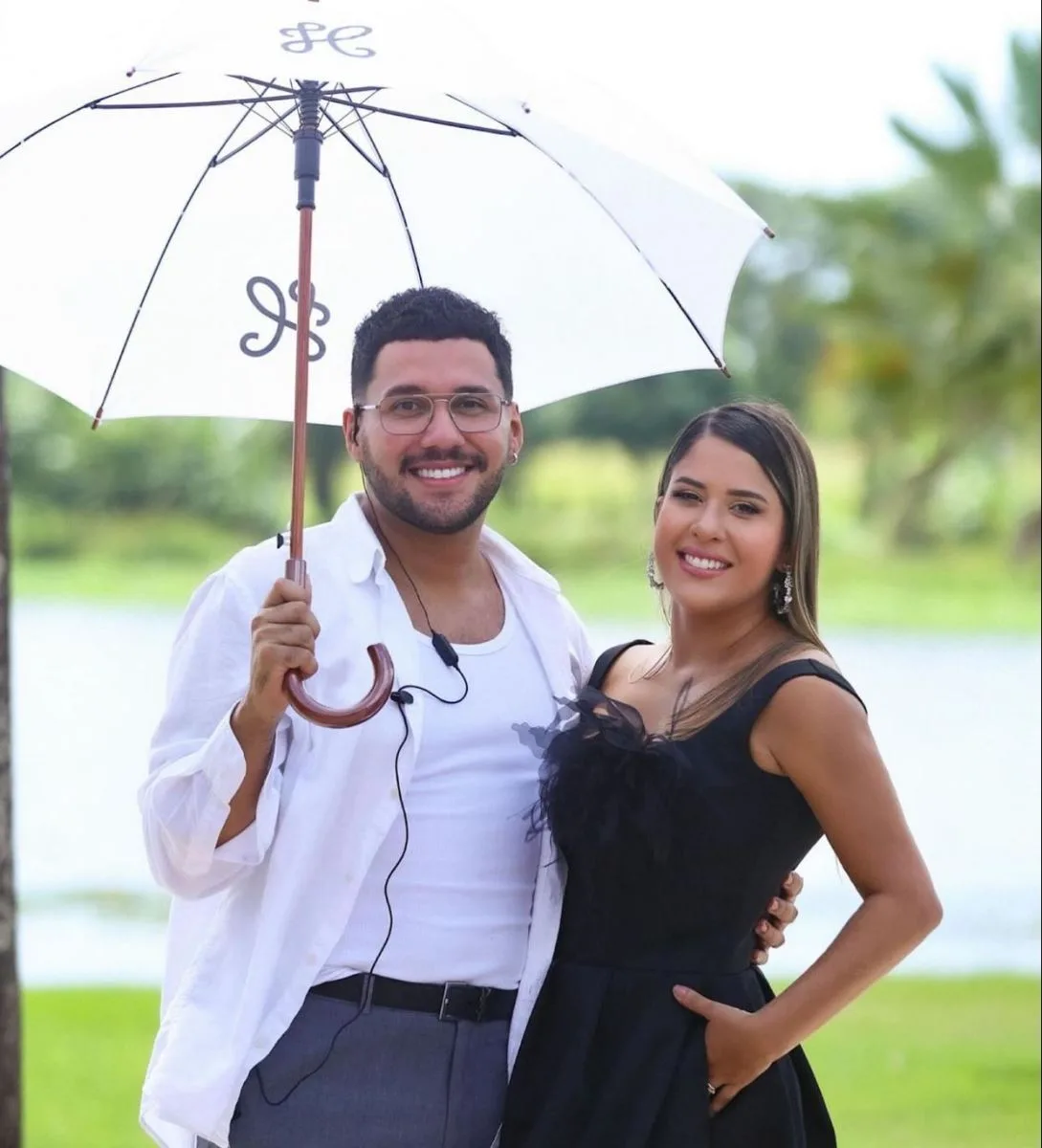 Iury Costa celebra 15 anos de sucesso em desfile cheio de frisson