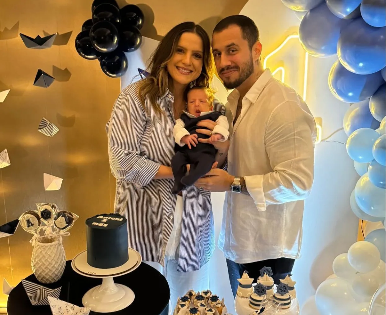 Rebeca Thomaz e Juan Bianchi festejam o primeiro mesversário do filho, Antoni