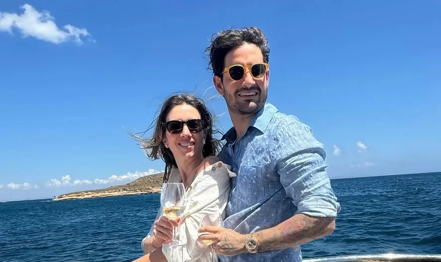 Alexandre Pato e Rebeca Abravanel completam 5 anos de casados e encantam foto com bebê