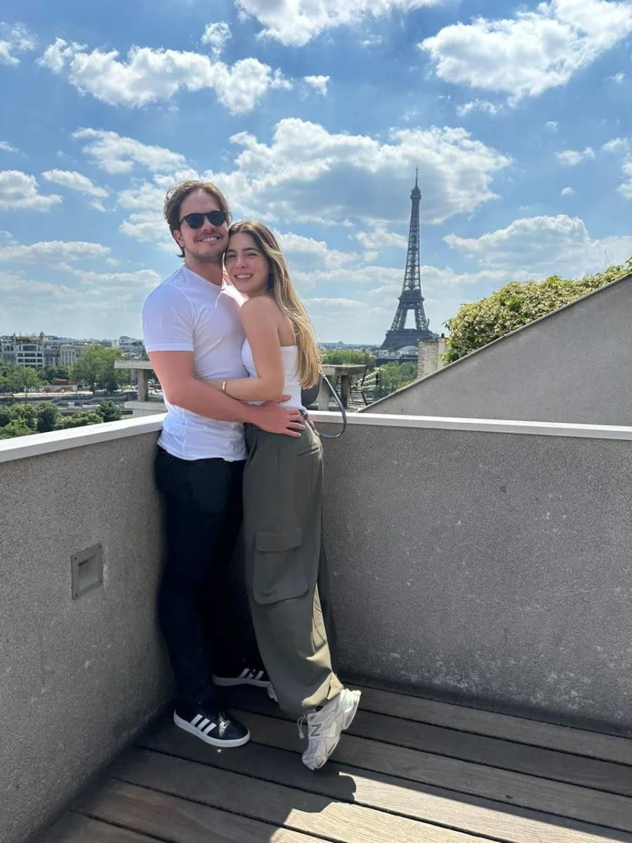 Na contagem regressiva para o matrimônio, Marina Brandão e Diego Machado curtem férias em Paris