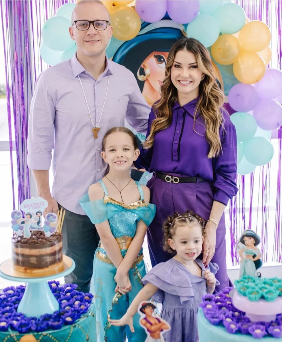 Lia Bastos e Tiago Lourenço celebram oito anos da filha Maria Beatriz
