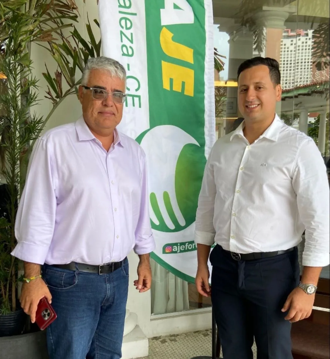 Senador Eduardo Girão é figura central do almoço político da AJE Fortaleza