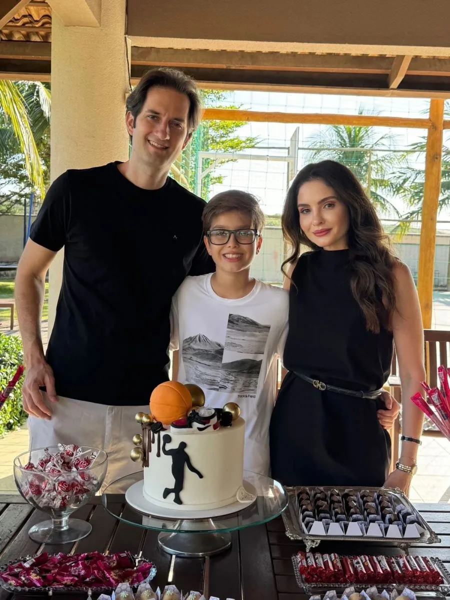 Denise e Daniel Pio celebram os 12 anos do filho Benício