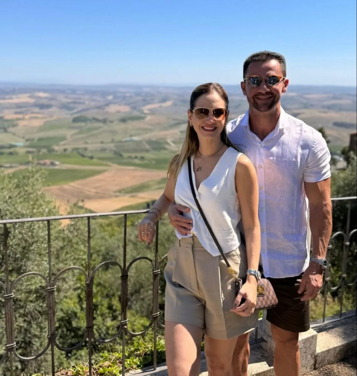 Darli Baião e Daniel Oliveira em clima de romance na viagem pela Itália