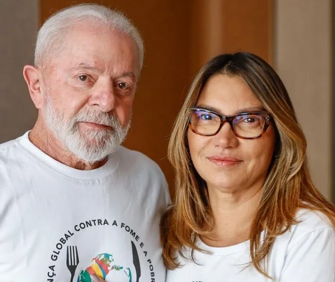 Lula leva carão de Janja e recua publicamente ao discursar