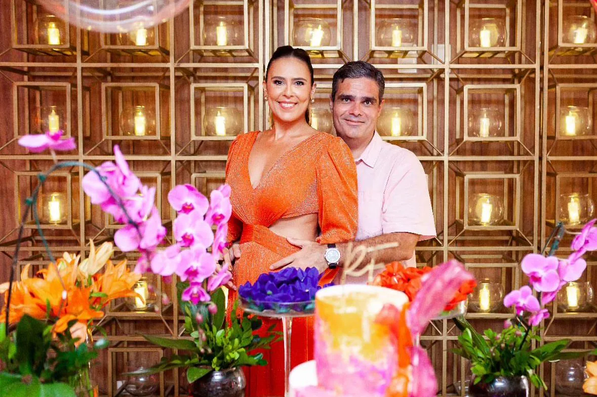 Decoradora Raquel Fiúza comemora entrada nas quatro décadas em intimista party
