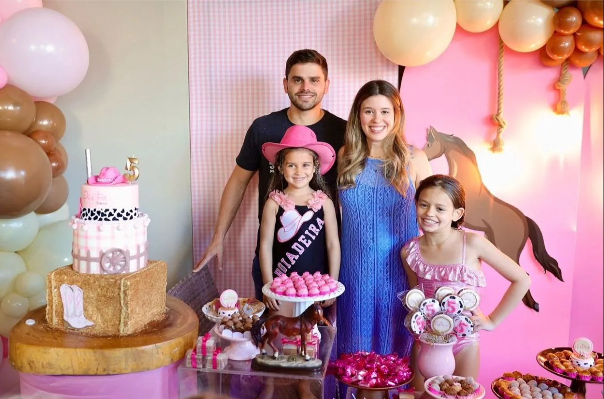Isabela Franklin e Ivan Bezerra Neto comemoram os cinco anos da filha caçula, Pietra