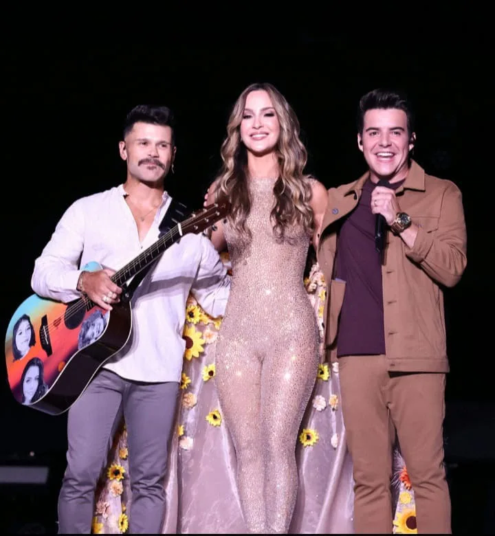 Claudia Leitte lança "Beijo Incompatível" com participação de Marcos e Belutti