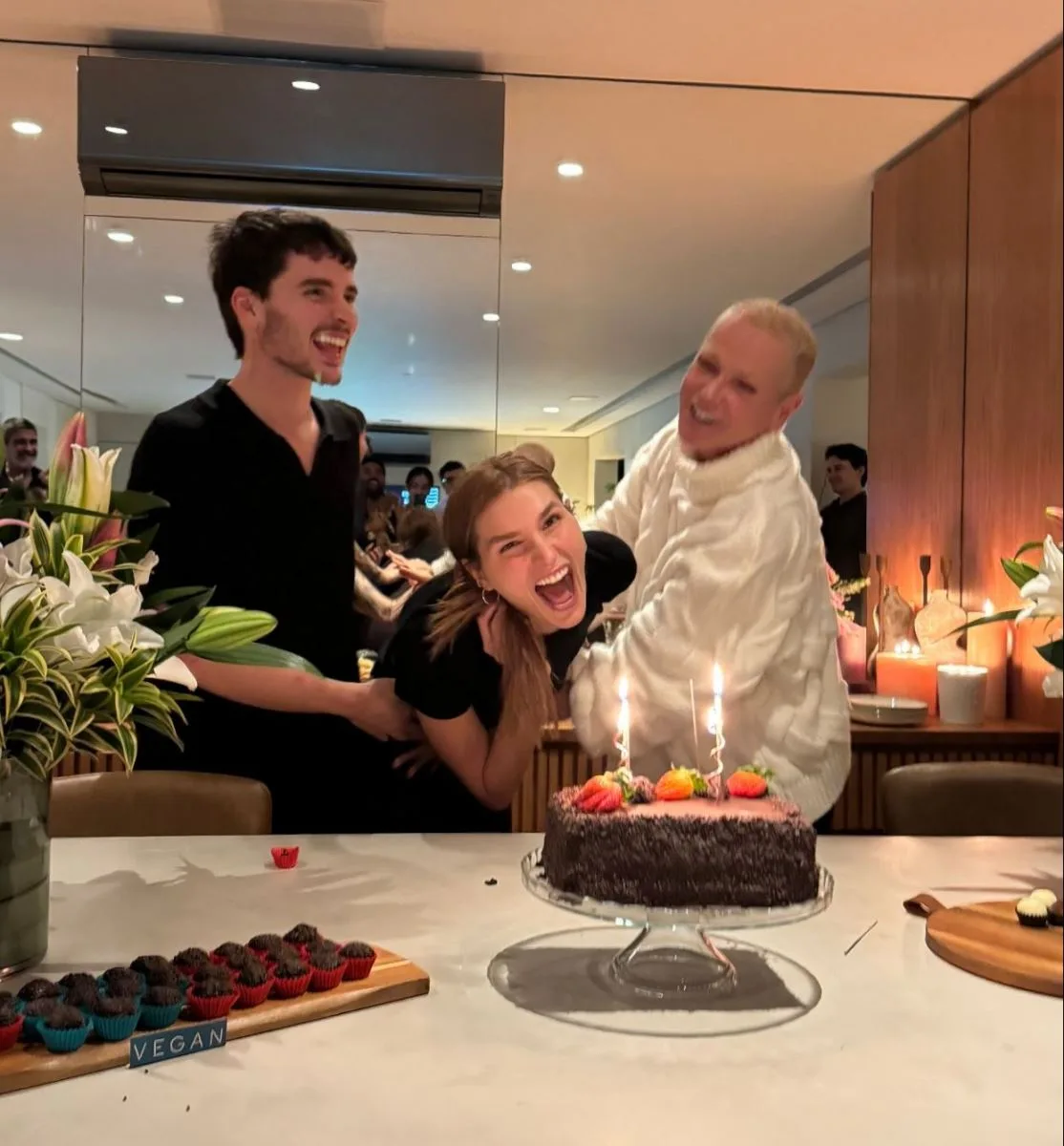 Sasha Meneghel ganha bday surpresa da mãe, Xuxa, e do marido, João Lucas