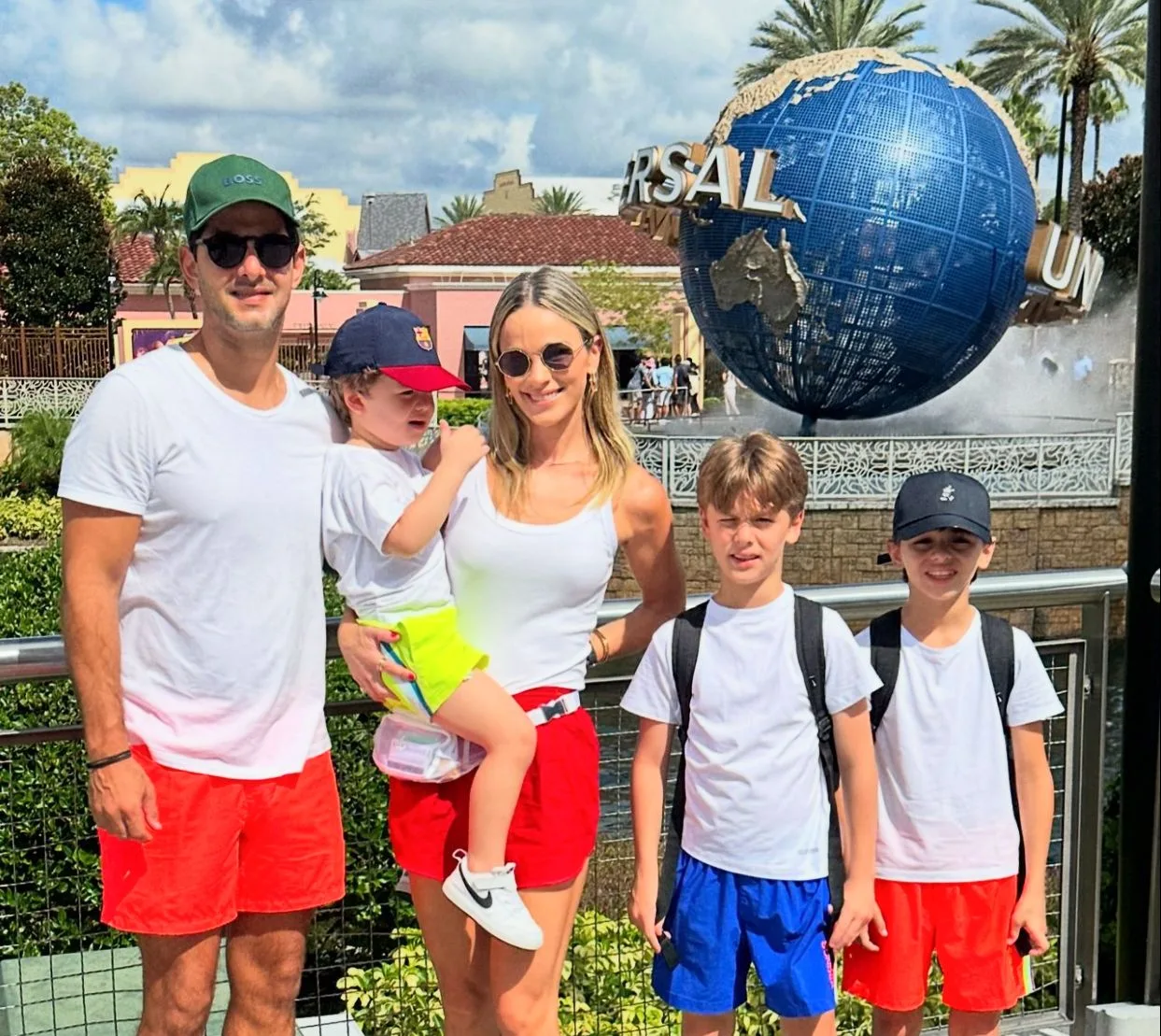 Tassia Ferreira e Erico Romcy em clima de diversão em Orlando com os filhos