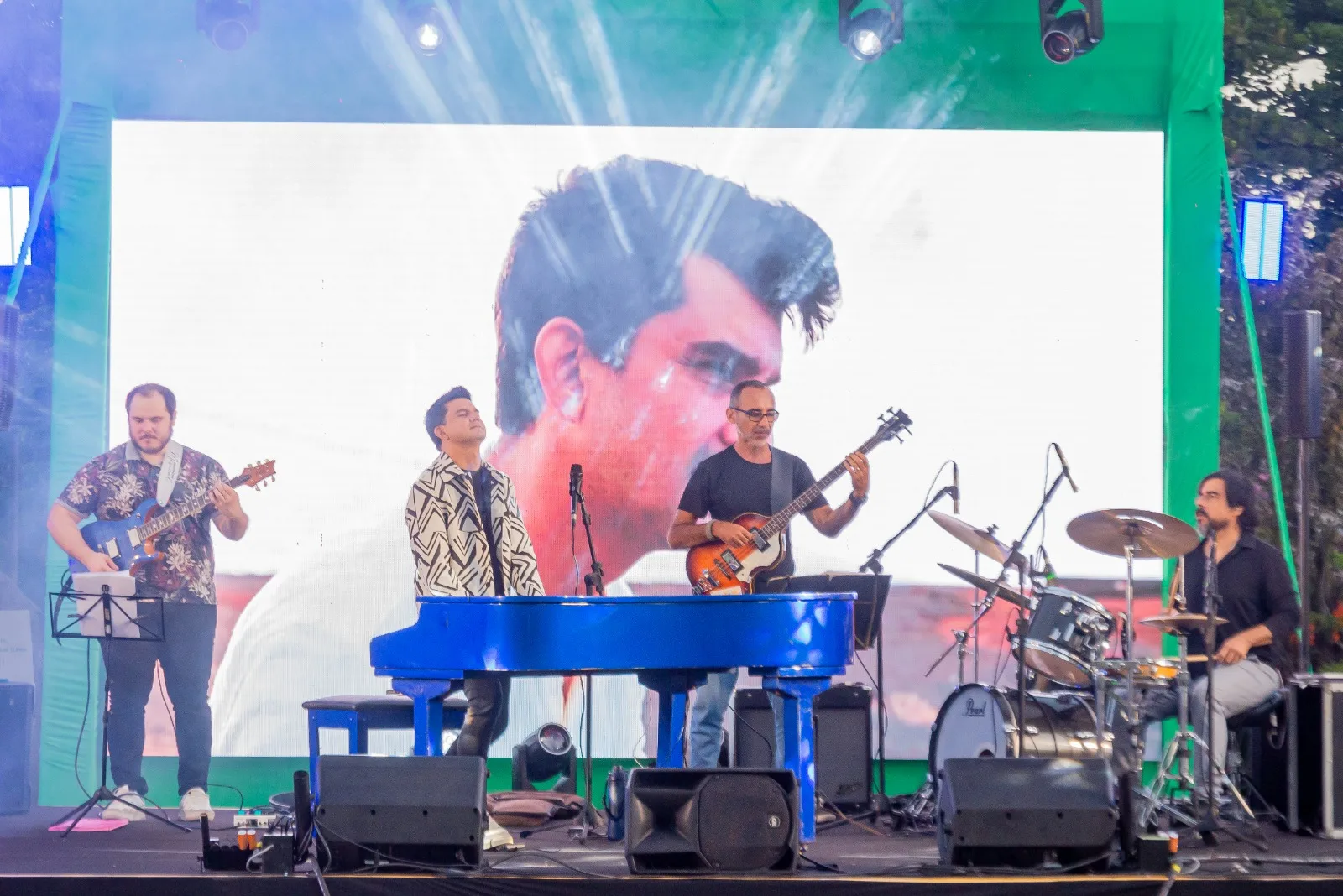 Paulo Rodrigo é ovacionado em lançamento do clipe "Meu Ceará"