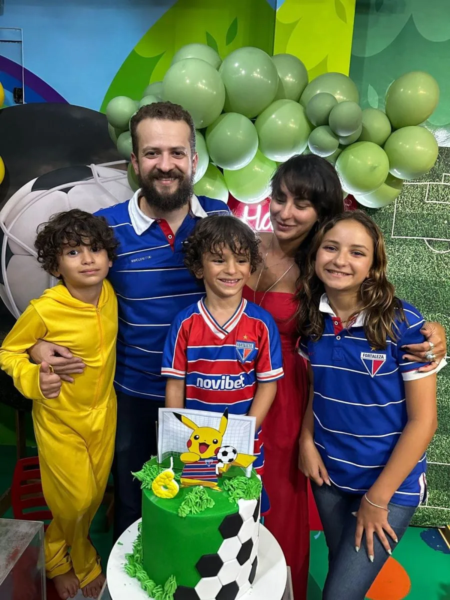 Ju Pontes e Marcos Alencar festejam os seis anos dos gêmeos José e Tomé
