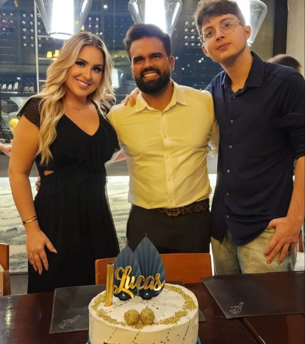 Lucas Teixeira comemora a chegada do novo ciclo com o carinho da família e dos amigos