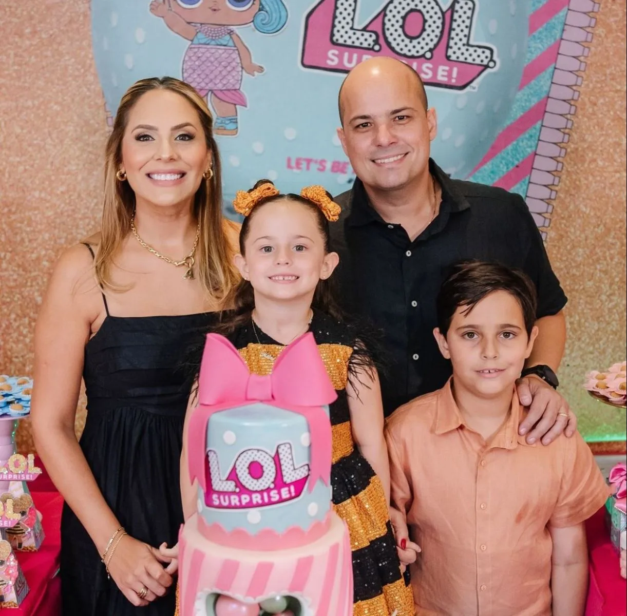 Anna Gladys e Felipe Oquendo comemoram os cinco anos da filha Melina