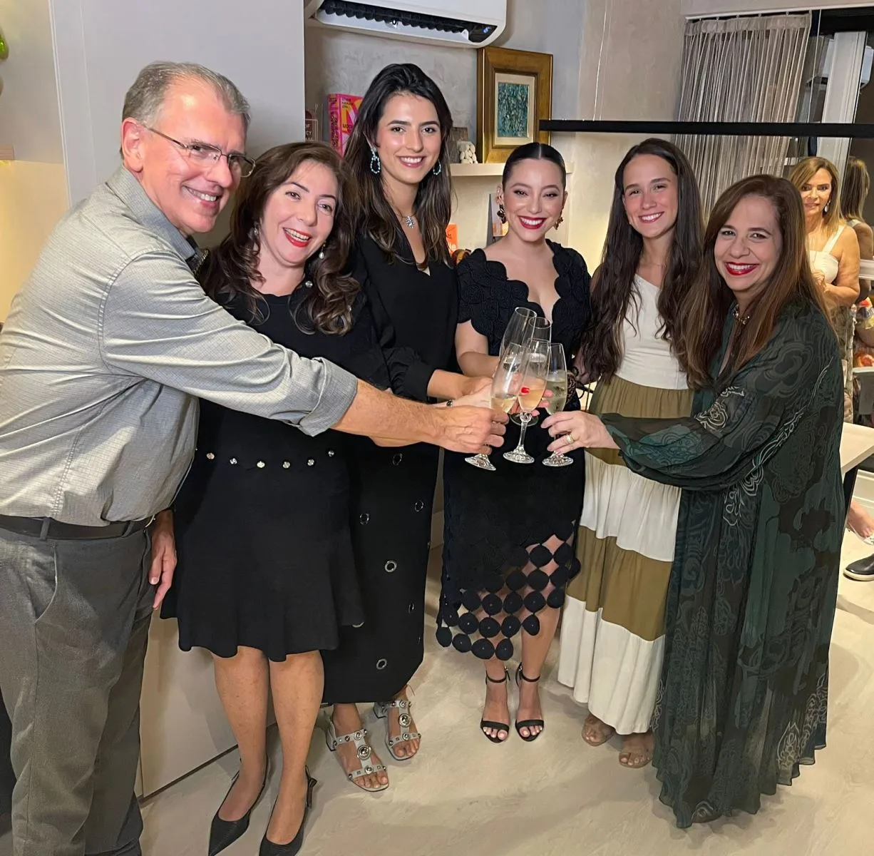 Júlia Pompeu e Carolina Pinheiro brindam o start do escritório Pipo Arquitetura