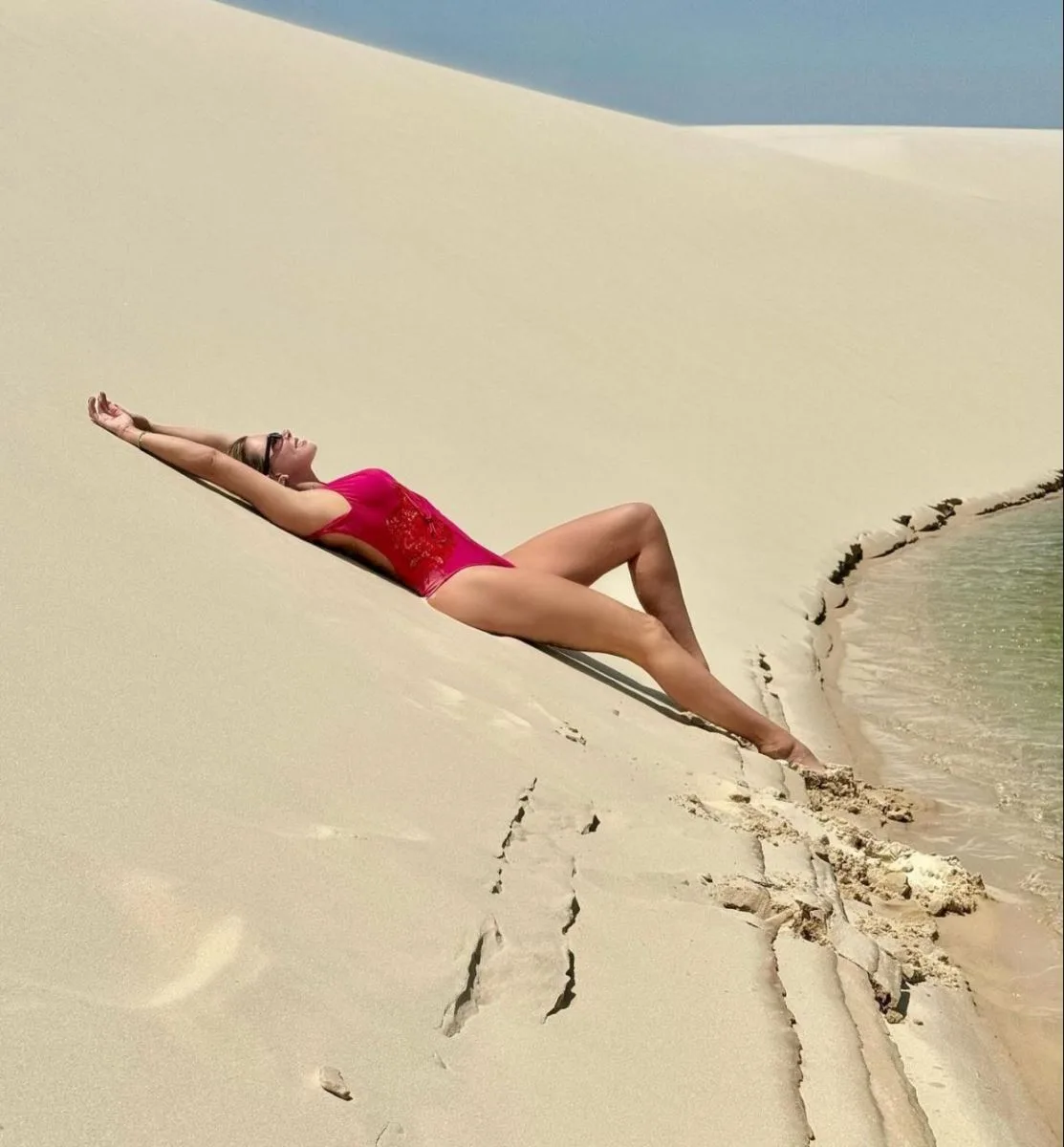 Após Gisele Bündchen, Patrícia Dias causa frisson nos Lençóis Maranhenses
