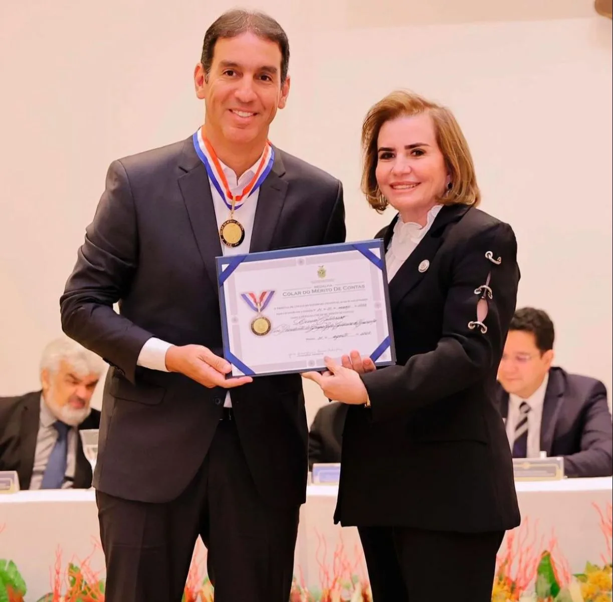 Dissica Calderaro recebe homenagem do Tribunal de Contas do Estado do Amazonas
