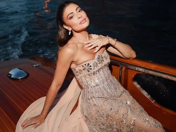 Juliana Paes aproveita as férias em Veneza