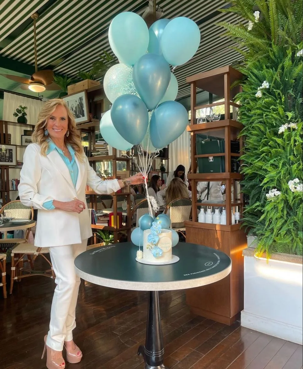 Eterna Garota de Ipanema, Helô Pinheiro comemora 81 anos de idade