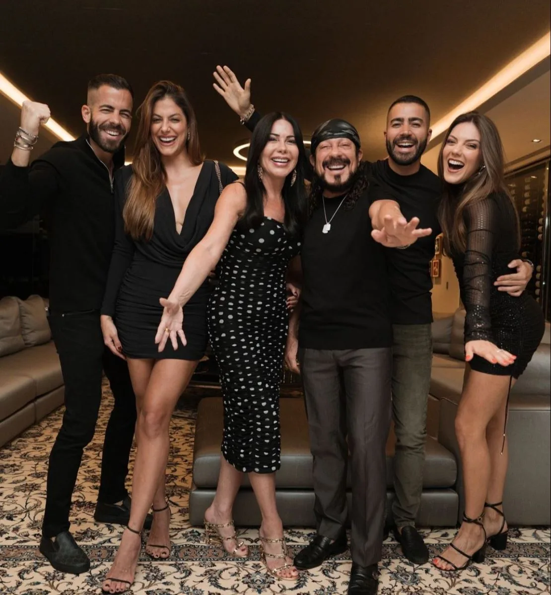 Bell Marques comemora aniversário em família