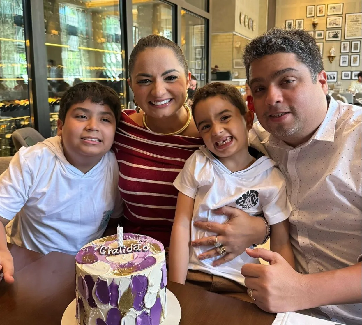 Cleane Fontenele celebra aniversário com a família