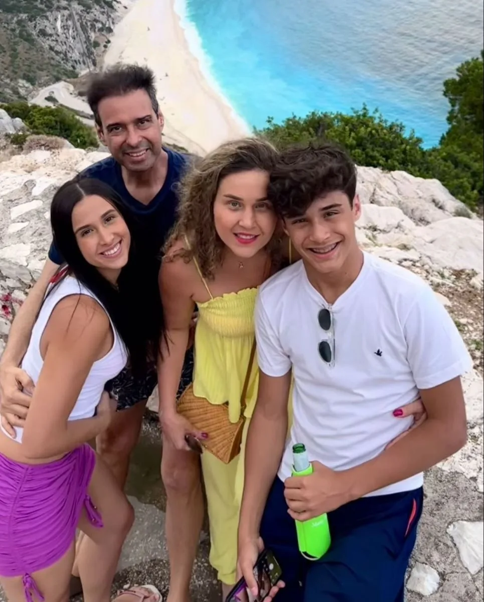 Cybele Campos e família colecionam memórias em viagem pela Grécia